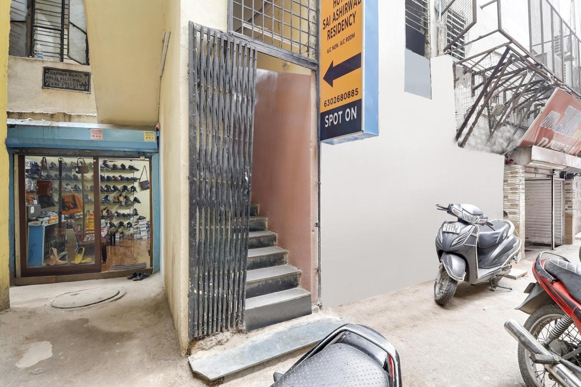 Spot On Hotel Sai Ashirwad Residency Hyderabad Eksteriør billede